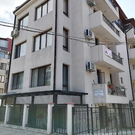 White Home-apartament Daire Burgaz