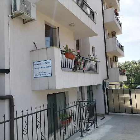 White Home-apartament Daire