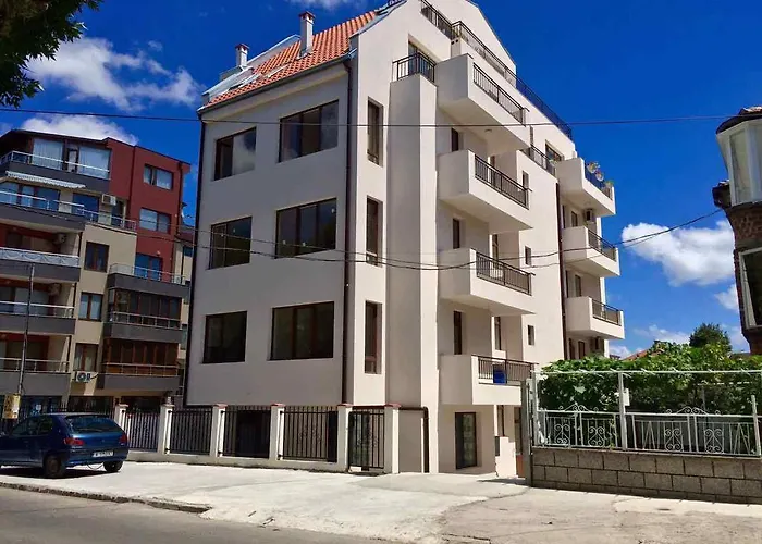 White Home-apartament Апартамент *