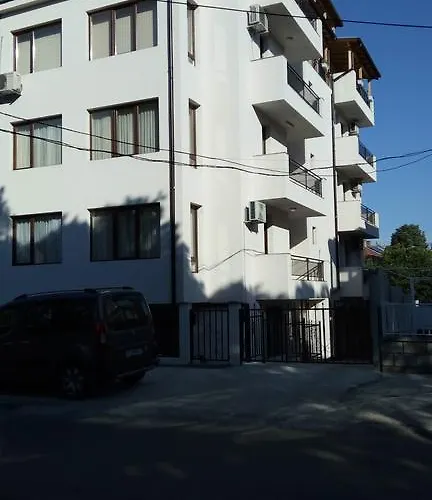 White Home-apartament